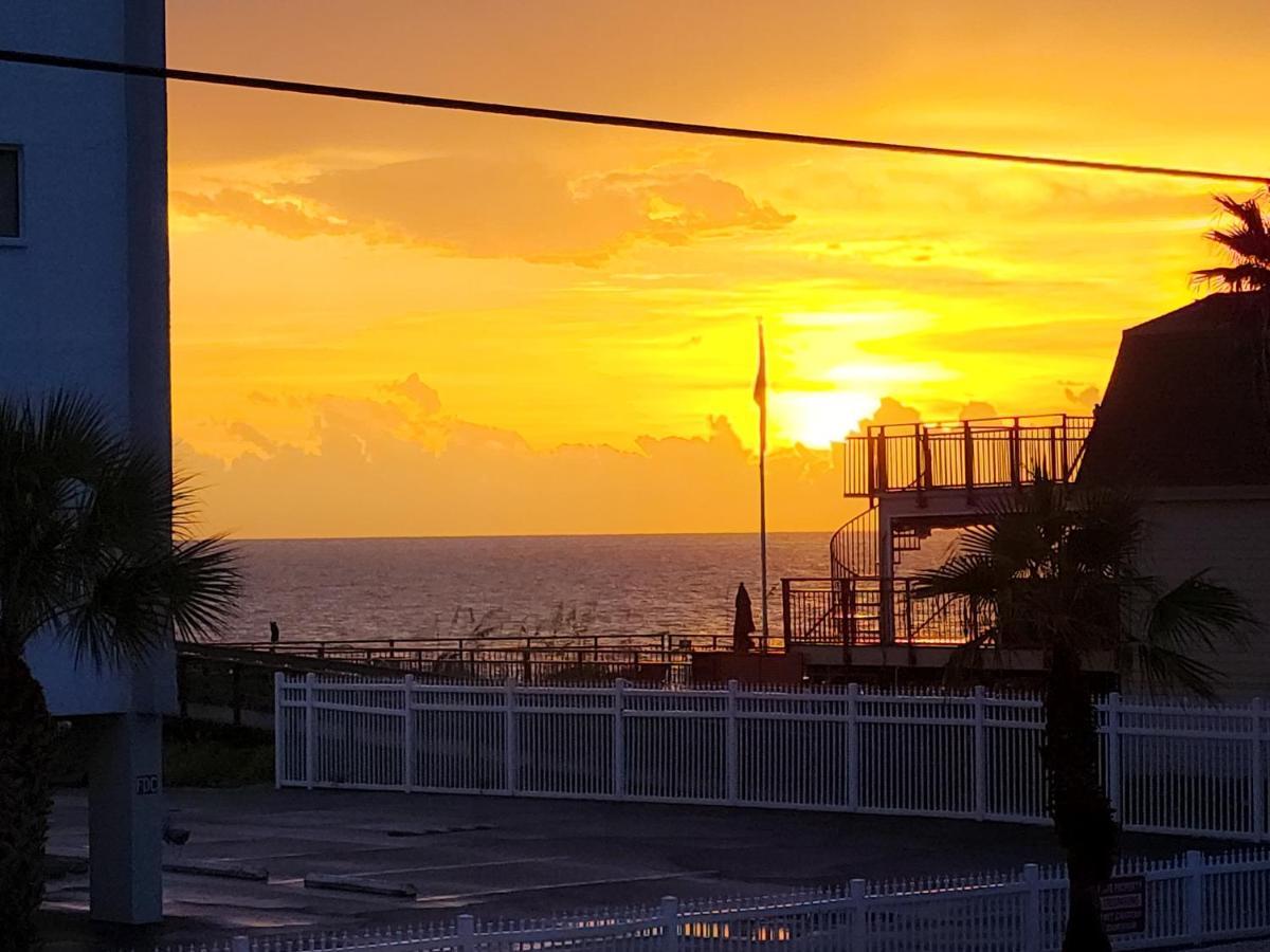 Funshine Sunset Beach St. Pete Beach Exteriör bild